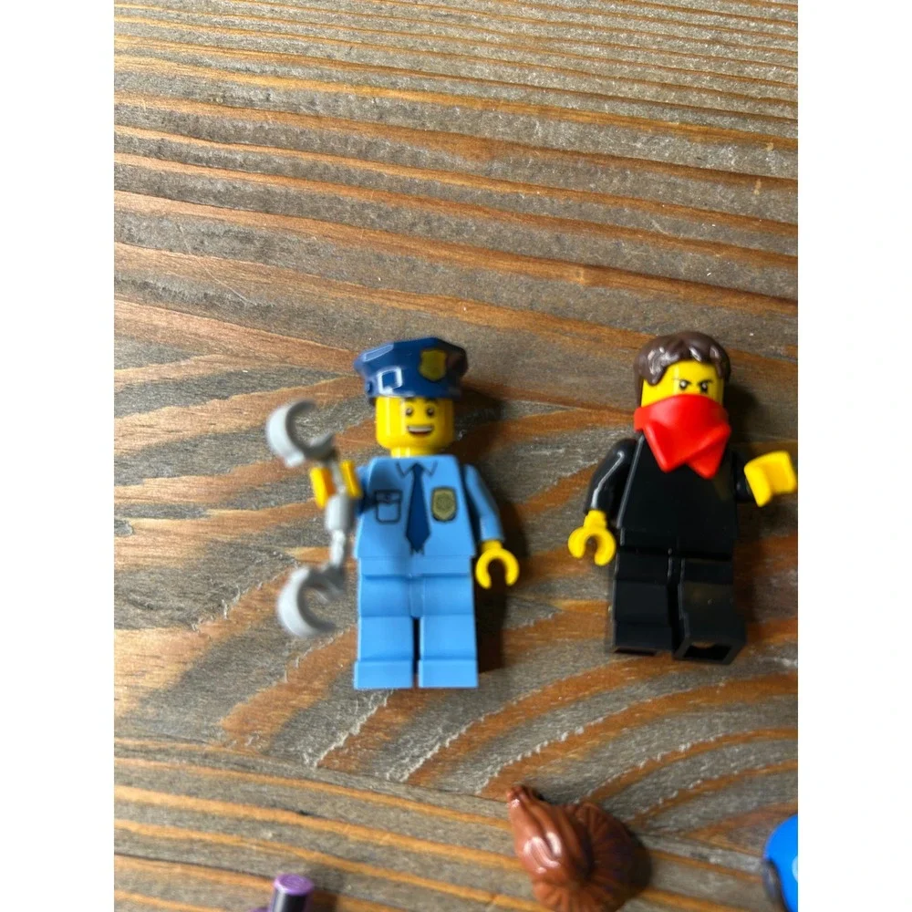 LEGO Minifigures‎ Lot of 3 Police, Robber, Girl with Diamond people